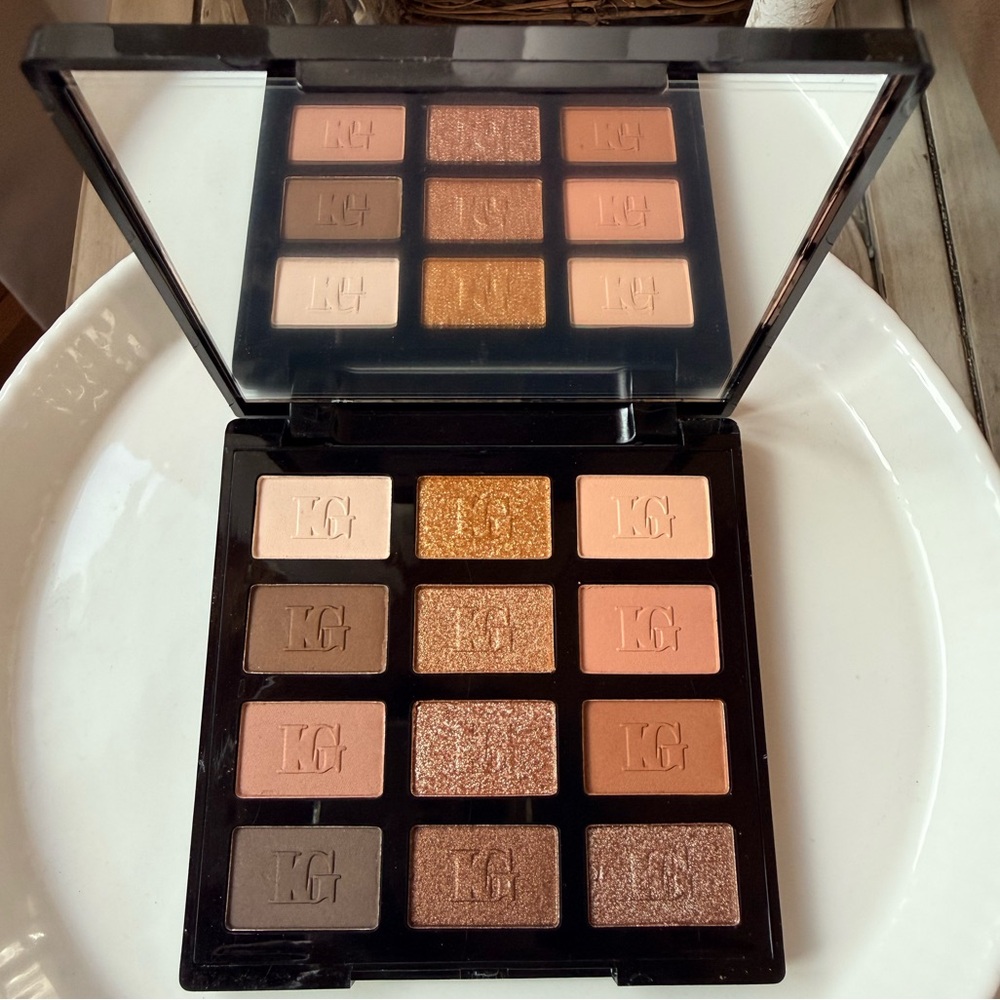 Laura Geller NUDE ATTITUDE Shift into Neutral 12 Multi-Finish Eyeshadows - NEW